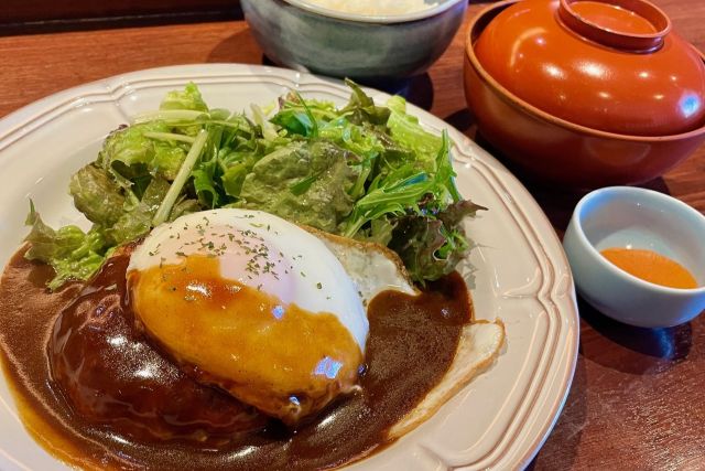 余市北島豚１００％の手作りハンバーグ定食～自家製デミグラスソース～